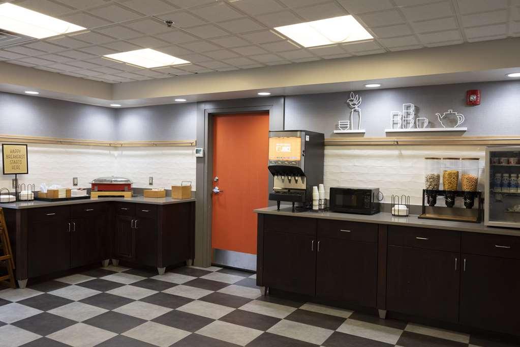 Hampton Inn Kent/Akron Area Restaurant photo