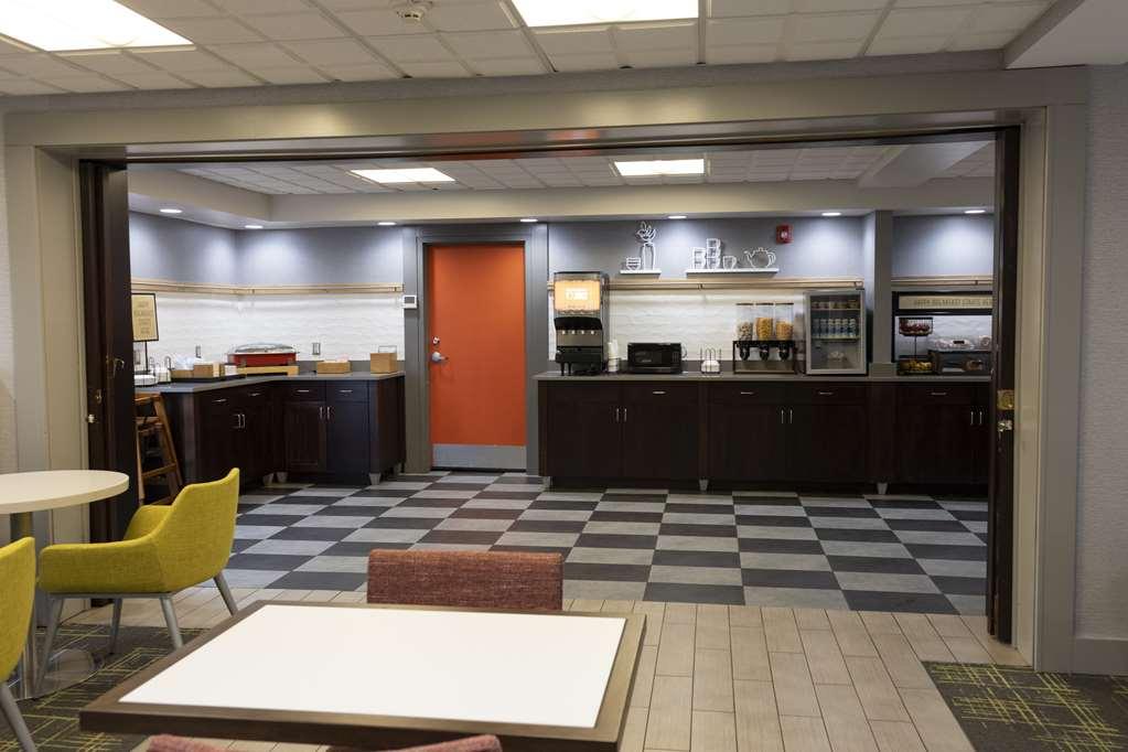 Hampton Inn Kent/Akron Area Restaurant photo